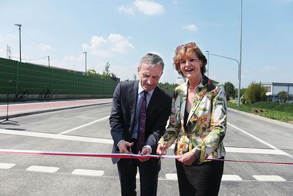 Oberbürgermeister Thomas Geisel und Meerbuschs Bürgermeisterin Angelika Mielke-Westerlage eröffneten neuen Straßenabschnitt der Böhlerstraße.