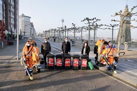 Mit Saisonmülltonnen, modernem Reinigungsgerät und flexibleren Reinigungmodellen will die Landeshauptstadt dem bei schönem Wetter erhöhten Besucher- und damit verbundenem Müllaufkommen begegnen. Foto: Ingo Lammert