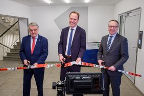 V. l.: Minister des Innern Herbert Reul, Oberbürgermeister Dr. Stephan Keller und Minister der Justiz Dr. Benjamin Limbach haben am Montag, 6. März, gemeinsam das "Haus des Jugendrechts" in Düsseldorf eröffnet. Foto: Uwe Schaffmeister