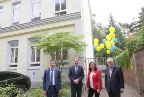Eröffneten den neuen Sitz des Hauses der Talente (v.l.): Stadtdirektor Hintzsche, OB Keller, Sabine Warnecke, Leiterin des Hauses der Talente, und der Vorstandsvorsitzende der Stiftung Haus der Talente, Hans-Heinrich Grosse-Brockhoff. Fotos: Lammert