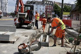 An der Sommerbaustelle Auf'm Hennekamp, bei dem das Radhauptnetz auf dem Lastring ausgebaut wird, geht es gut voran. Foto: Ingo Lammert