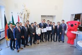 Oberbürgermeister Dr. Stephan Keller hat eine Delegation aus Chiba am Samstag, 1. Juni, im Jan-Wellem-Saal des Rathauses empfangen. Foto: Gstettenbauer