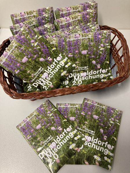 Die Stadt verschenkt Wildblumensamen "Dsseldorfer Mischung 2.0"  und  sucht Baumpatinnen und -paten - Landeshauptstadt Dsseldorf