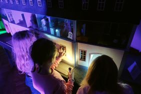 Auch im Goethe-Museum fanden Taschenlampenführungen statt; Foto: Michael Gstettenbauer