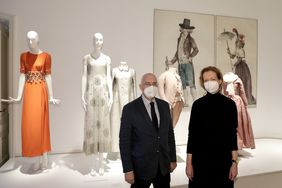 Die Kuratorin, Dr. Barbara Steingießer, stellte mit dem Leiter des Goethe-Museums, Christof Wingertszahn, die neue Sonderausstellung "Luxus & Lifestyle. Weimar und die weite Welt" vor; Foto: Ingo Lammert