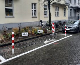 An fünf Standorten - wie hier im Bild zu sehen - wurden 14 Lastenradstellplätze geschaffen. Die Standorte wurden auf Wunsch von Bürgern errichtet. Foto: Amt für Verkehrsmanagement