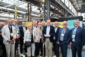 Oberbürgermeister Dr. Keller mit Unternehmensvertretern beim Rundgang auf dem Future Tech Fest © Wirtschaftsförderung Düsseldorf, Michael Lübke 
