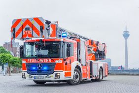 Fünf neue Drehleitern gehören ab sofort zum Fuhrpark der Düsseldorfer Feuerwehr und werden - ausgehend von der aktuellen Statistik - bei mehr als 6.000 Notfällen im Jahr zum Einsatz kommen; Foto: Feuerwehr