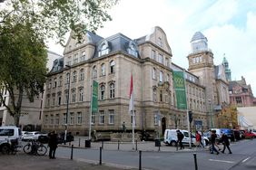 Das Görres-Gymnasium ist ein humanistisch ausgerichtetes Gymnasium an der Königsallee 57.  Die Schule ist keine gebundene Ganztagsschule, bietet aber eine pädagogische Übermittagsbetreuung an. Foto: Michael Gstettenbauer
