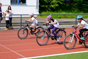 125 Kinder waren angemeldet und nahmen mit viel Spaß und Elan am Kinderradwettbewerb Petit Départ am Samstag, 7. Mai, auf der Bezirkssportanlage in Oberkassel teil, © Landeshauptstadt Düsseldorf, Uwe Schaffmeister