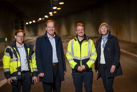 Besichtigung des Rheinufertunnels vor Bauabschluss (v.r.): Stadtkämmerin Dorothée Schneider, Alexander Fischer, Amt für Brücken-, Tunnel- und Stadtbahnbau, Oberbürgermeister Dr. Stephan Keller und Andreas Schmitz. Foto: Meike Schrömbgens