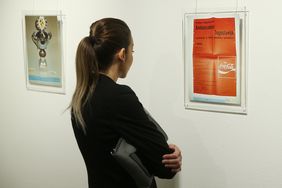 Eine Fotoausstellung des serbischen Generalkonsulats zeigt Details zur Geschichte der serbischen Gastarbeiter in Deutschland. Foto: David Young