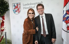 Die Preisträgerin Caroline Link gemeinsam mit dem Laudator, dem Kulturwissenschaftler Prof. Dr. Jörn Glasenapp; Foto: Melanie Zanin