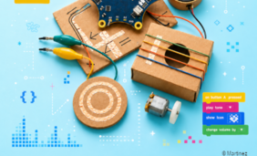 Foto mit haptischen, analogen einfachen Instrumenten und digitalen Komponenten für einen Klanglabor Workshop