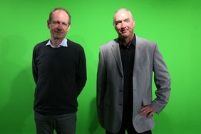 Museumsleiter Bernd Desinger und der stellvertretende Leiter Matthias Knop (v. r.) blickten beim Pressegespräch auf 25 Jahre Filmmuseum zurück. Foto: David Young