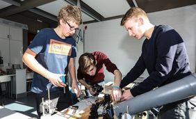 Johannes Handke, Julian Meyer und Jan Korte vom Theodor-Fliedner-Gymnasium, eine der vier teilnehmenden Schulen beim Düsseldorf Regionalwettbewerb.