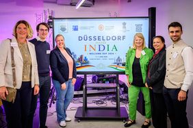v.l.n.r. Bettina Löhr, Felix Fröhlich (India-Desk der Wirtschaftsförderung), Anne Krieckhaus (Geschäftsführerin der AHK Indien in Düsseldorf), Annette Klerks (Leiterin International Business Service), Neena Hartmann (Geschäftsführerin Haus der Kulturen) und Ferdinand Schlechta (Indien Kompetenzzentrum Düsseldorf) ©Foto Vogt GmbH 