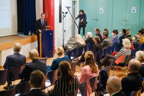 Oberbürgermeister Dr. Stephan Keller sprach zur Eröffnung der Ausstellung "Entrechtet und beraubt. Der Kunsthändler Max Stern" im Stadtmuseum.
