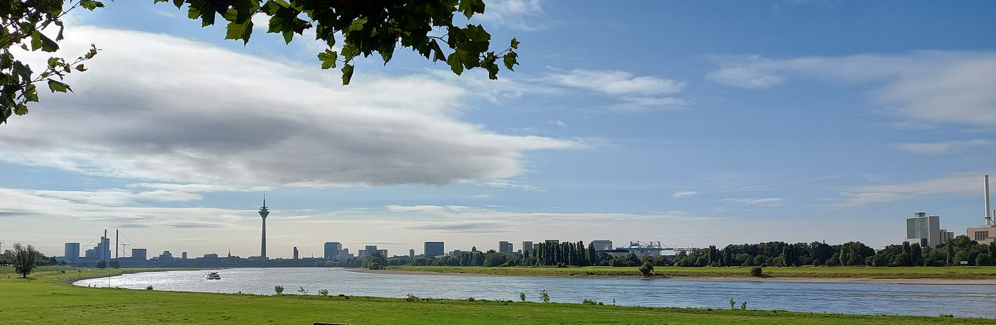 Rheinansicht mit Blick auf Düsseldorf