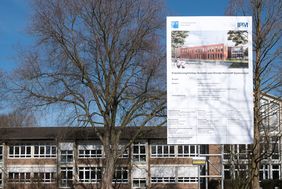 Am Annette-von-Droste-Hülshoff-Gymnasium wurde der Grundstein für einen Erweiterungsneubau gelegt