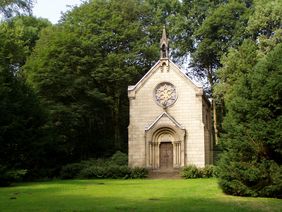 Angeboten wird auch eine Führung durch den Park Lantz, hier im Bild die Kapelle. Foto: Gartenamt