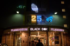 Nacht der Museen vor dem Filmmuseum. Foto: Uwe Schaffmeister
