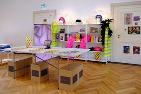 Blick in die Ausstellung 'Erinnerungsgeister und Hoffnungslichter' im Theatermuseum Düsseldorf - Raum 2: 'Geschichte wird gemacht: Impulse Theater Festival'