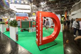 Der Stand der Stadt Düsseldorf, vorne ein großes rotes D mit der Aufschrift "Entdecken.ermöglichen"
