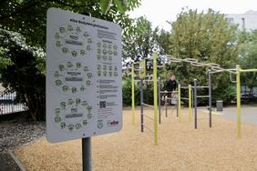 Der Spielplatz bietet auch eine neue Calisthenics-Anlage für Fitness-Übungen sowie zwei neue Tischtennisplatten.