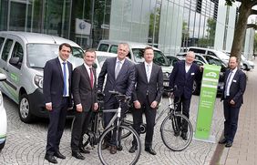 Stadtwerkepressesprecher Juan Cava-Marin, Oberbürgermeister Thomas Geisel, Landesumweltminister Johannes Remmel, Klaus Bonhoff, Geschäftsführer NOW, Andreas Allebrod, Geschäftsführer Drive CarSharing und Stefan Lechtenböhmer, Wuppertal Institut
