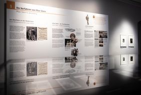 Blick in die Ausstellung "Entrechtet und beraubt. Der Kunsthändler Max Stern" im Stadtmuseum Düsseldorf