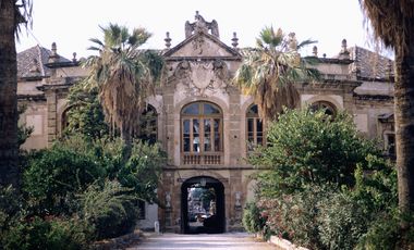 Die Villa Palagonia bei Palermo – Erbaut im Jahr 1715 und Inspiration für das Ausstellungsprojekt „Natur und Geister“. © Goethe-Museum / Anton-und-Katharina-Kippenberg-Stiftung