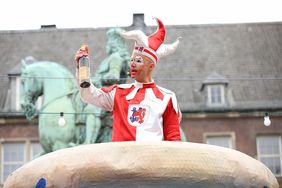 Der Hoppeditz - dargestellt von Tom Bauer - erwachte am 11.11. und las der Stadtobrigkeit und den Karnevalisten die närrischen Leviten. Foto: Melanie Zanin