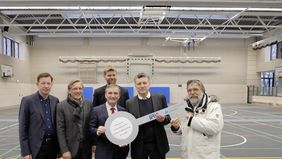 (V. l.) Stadtdirektor Burkhard Hintzsche, IPM-Geschäftsführer Dr. Heinrich Labbert, OB Thomas Geisel, Florian Dirszus, Schulverwaltungsamt, Peter Labouvie, Gymnasium Koblenzer Straße, Hans-Gerd Pröpper, Theodor-Litt-Realschule; Foto: Wilfried Meyer