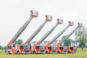 Fünf neue Drehleitern gehören ab sofort zum Fuhrpark der Düsseldorfer Feuerwehr und werden - ausgehend von der aktuellen Statistik - bei mehr als 6.000 Notfällen im Jahr zum Einsatz kommen; Foto: Feuerwehr