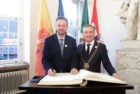 Oberbürgermeister Thomas Geisel empfing den Warschauer Stadtpräsidenten Rafał Trzaskowski im Rathaus. Fotos: Ingo Lammert