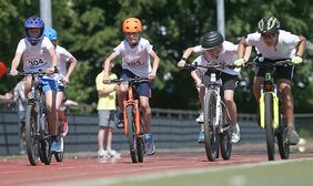 Auf der Bezirkssportanlage Oberkassel startete der Petit Depart 2018. © Landeshauptstadt Düsseldorf/David Young