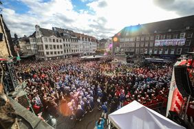 Hoppeditz Erwachen 2018 vor dem Rathaus, Blick auf den Marktplatz.