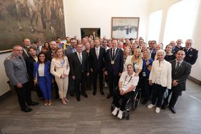 Oberbürgermeister Dr. Stephan Keller empfängt den Schirmherren der INVICTUS GAMES, Harry, Duke of Sussex, Bundesverteidigungsminister Boris Pistorius und Delegationen der Teilnehmernationen im Düsseldorfer Rathaus. Foto: David Young