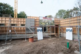 Das gesamte Gebäude ist nachhaltig als Holzbau geplant, lediglich die Bodenplatte und ein umlaufender Sockel wurden in Stahlbeton ausgeführt © Landeshauptstadt Düsseldorf/Michael Gstettenbauer