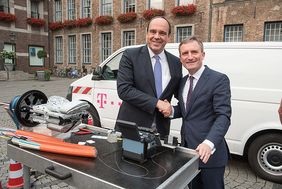 Oberbürgermeister Thomas Geisel und Hagen Rickmann