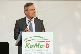Oberbürgermeister Thomas Geisel betonte: "Mit dem Projekt KoMoD wird in Düsseldorf an der Mobilität der Zukunft gearbeitet". Foto: David YoungLandeshauptstadt Düsseldorf, David Young