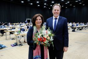 Am Tag nach der offiziellen Verabschiedung am Rathaus wurde Helga Stulgies auch vom Stadtrat verabschiedet. Foto: Gstettenbauer