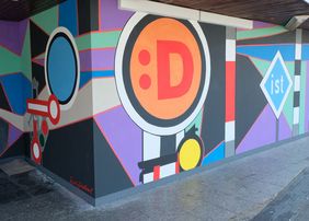 Graffitikunst als Graffitischutz - so lautet die Devise jetzt an den drei Bahnhaltepunkten Wehrhahn S, Hamm S und Hellerhof. Die Stationen waren in der Vergangenheit immer wieder aufgefallen, weil sie mit Graffiti beschmiert worden sind. Foto: Wilfried Meyer