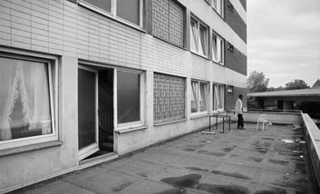 Richard Reisen, Übergangsheim Schiessstraße, Düsseldorf-Heerdt, 1989, Schwarz-Weiß-Foto