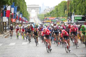 Teilnehmerfeld bei der Tour de France in Paris