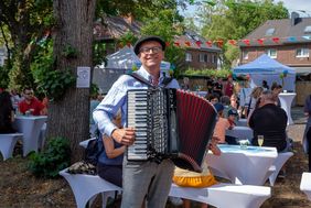 Auch für musikalische Unterhaltung war bei dem Fest für die Ehrenamtler auf dem Außengelände des Bürgerhauses Benrath gesorgt, © Landeshauptstadt Düsseldorf, Uwe Schaffmeister