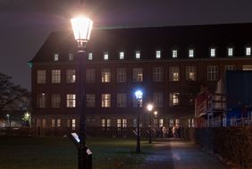 Der Lichterweg im Stadtwerkepark zeigt insgesamt zehn verschiedene Gas- und LED-Laternen. Foto: Schaffmeister