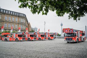 Fünf neue Drehleitern gehören ab sofort zum Fuhrpark der Düsseldorfer Feuerwehr und werden - ausgehend von der aktuellen Statistik - bei mehr als 6.000 Notfällen im Jahr zum Einsatz kommen; Foto: Feuerwehr