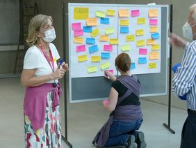 Bei dem Workshop ging es unter anderem um Ideen und Anregungen der Kundinnen und Kunden zur "Empfangssituation" in der neuen Zentralbibliothek im KAP1; Foto: Stadtbüchereien Düsseldorf
